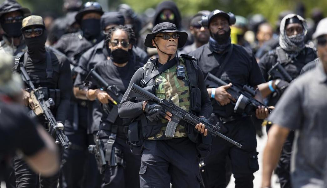 سیاه‌پوستان آمریکا دست به سلاح می‌شوند