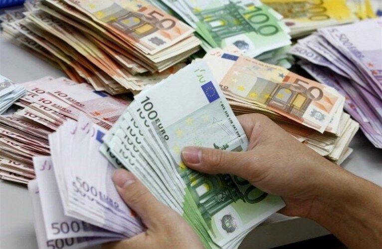 نرخ رسمی انواع ارز / قیمت یورو کاهش و پوند افزایش یافت