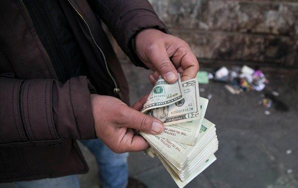 ۲۵ نفر به اتهام ایجاد التهاب در بازار ارز، سکه و طلا بازداشت شدند