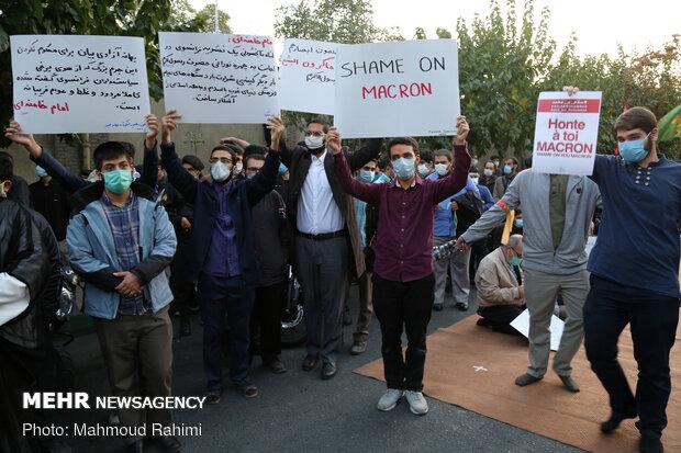 بازتاب تجمع اعتراضی مقابل سفارت فرانسه در تهران دررسانه‌های خارجی