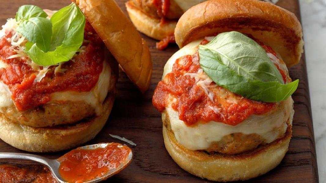 آموزش آشپزی؛ از ساندویچ چیکن آلفردو با ترکیب ادویه ایتالیایی و کالزونه پنیر تا برگر گیاهی خوشمزه + تصاویر