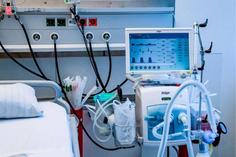 وزارت نفت ۶ دستگاه تنفس مصنوعی به بیمارستان سرخس اهدا کرد