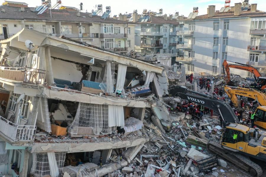 ۴ کشته و ۱۲۰ زخمی نخستین آمار زلزله ترکیه