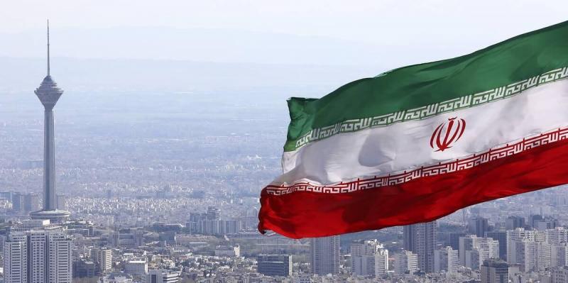 نیروهای خارجی، مخالف دولت و جامعه قوی در ایران هستند