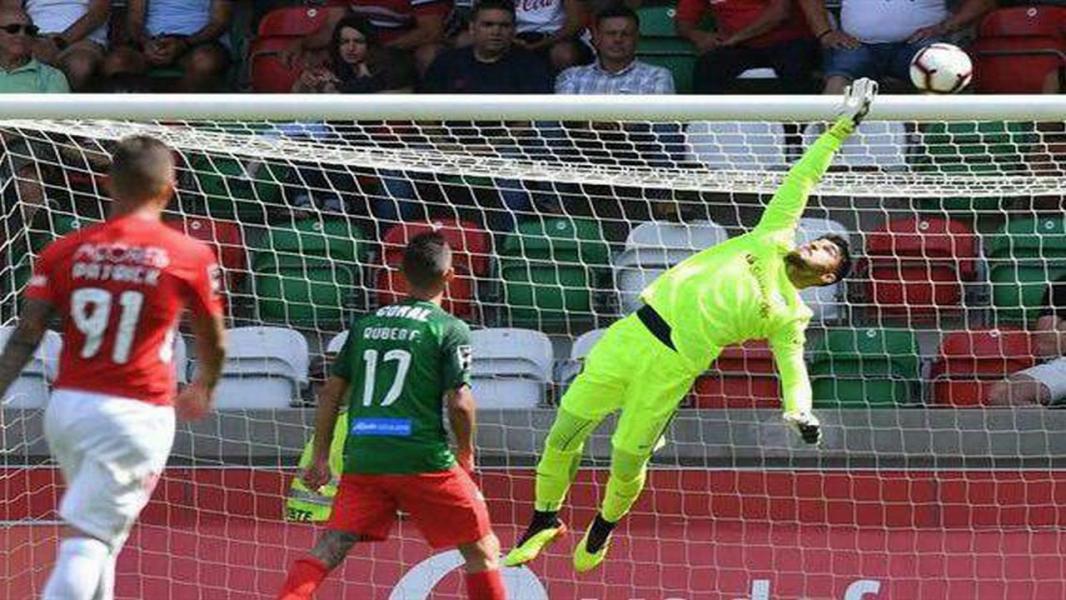 عابدزاده بهترین دروازه بان ماه لیگ فوتبال پرتغال شد