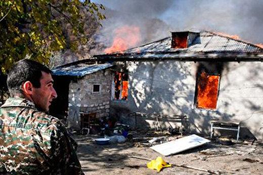 ببینید |  ارمنی‌ها قبل از تخلیه روستا خانه‌هایشان را آتش زدند