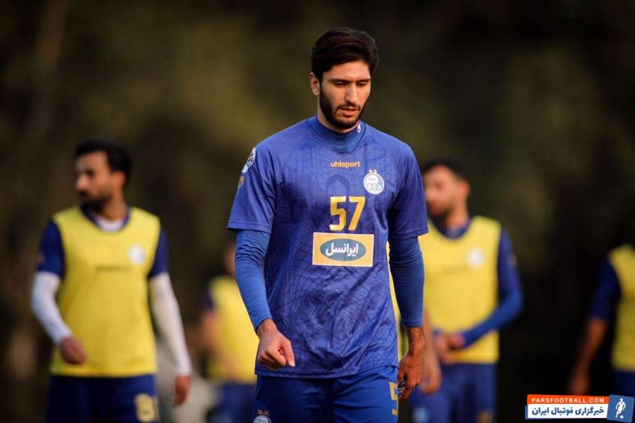 ۶:۰۱ چرا طاهرخانی پرسپولیسی نشد ؟ پافشاری مدیران پرسپولیس روی خط قرمز هواداران