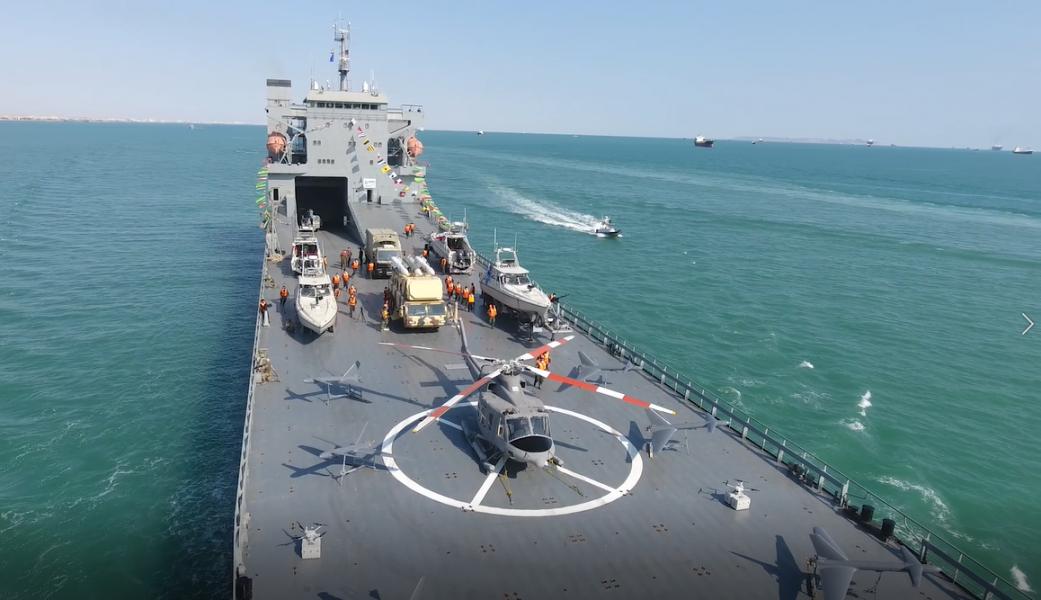 ایران ناو هواپیمابر اقیانوس‌پیما ساخت / جمهوری اسلامی به دنبال استراتژی دست بلند در آب‌های بین‌المللی است؟