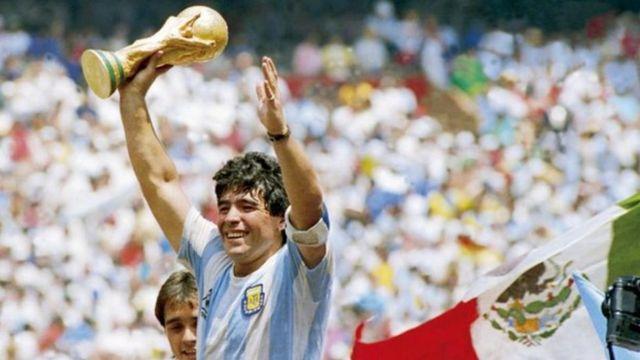 دیگو مارادونا: چگونه عذاب دادن انگلیس او را به مقام خدایی در آرژانتین رساند