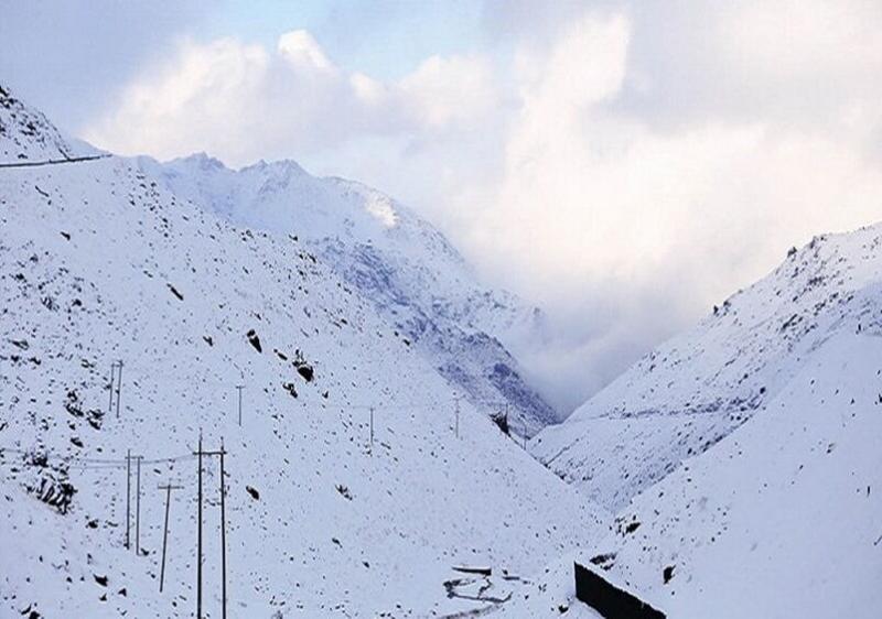 برف راه ۵۳ روستای استان زنجان را بست