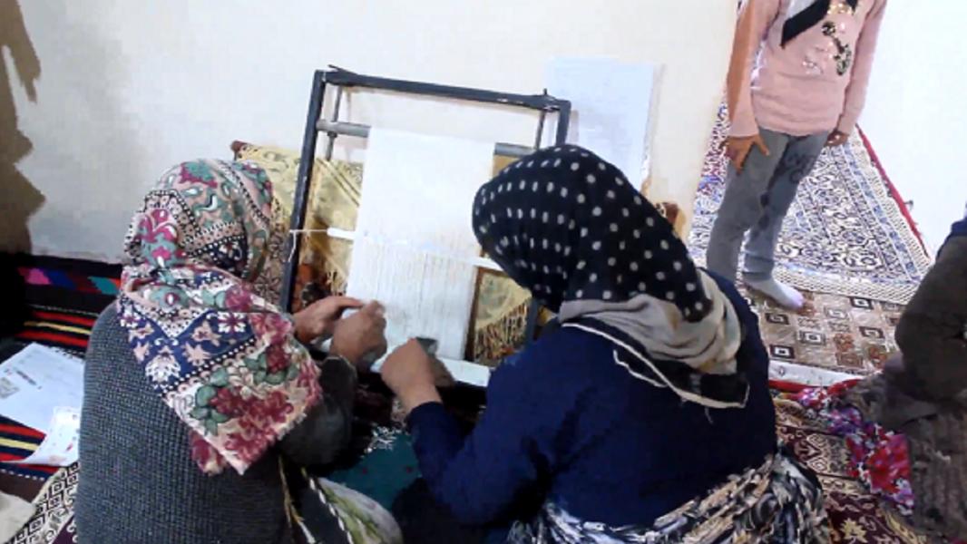 افتتاح کارگاه قالی بافی در روستای طهمورث آباد