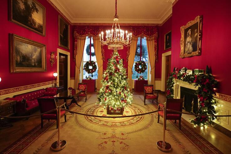  بانوی اول آمریکا، از دکور امسال کریسمس کاخ سفید با مضمون «آمریکای زیبا» رونمایی کرد