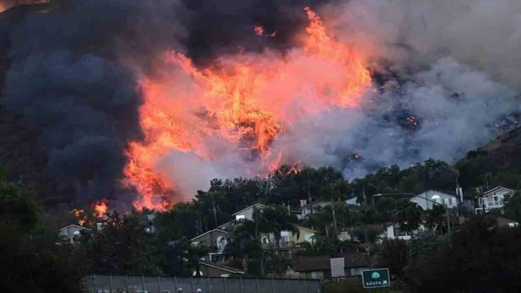 تصاویری از گسترش آتش سوزی در جنگل‌های کالیفرنیا