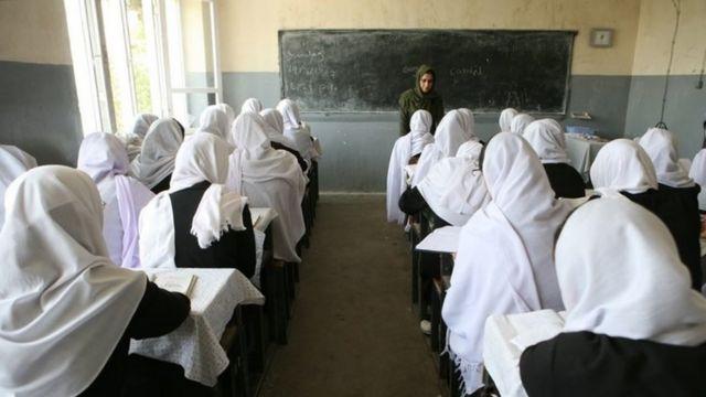 وزارت معارف افغانستان: دانش‌آموزان تا کلاس سوم در مسجد درس بخوانند