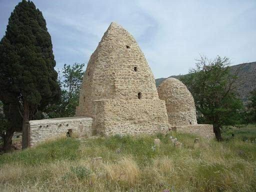 بناهای هشتگانه عجیب و رازگونه "ابودجانه" در دالاهو