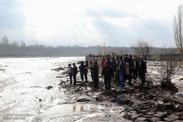 بارندگی شدید در پارسیان موجب ریزش کوه و مرگ ۵ نفر شد