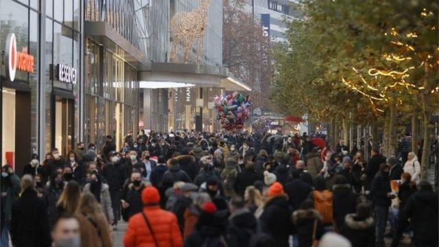 کرونا؛ آلمان در ایام کریسمس محدودیت‌های سختگیرانه‌تری را اعمال می‌کند