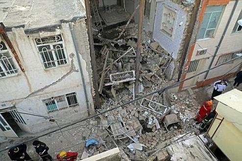 ریزش ساختمان ۳ طبقه حین بازسازی در مشهد