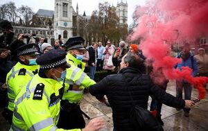 تظاهرات لندنی‌ها علیه افزایش محدودیت‌های کرونایی