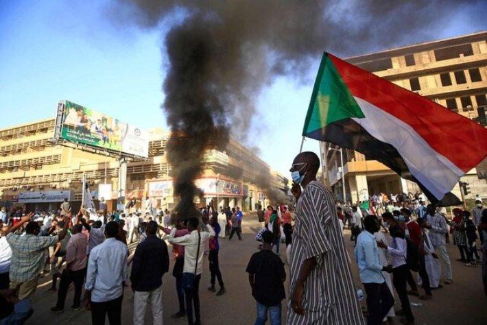 حمله نیرو‌های امنیتی به تظاهرات هزاران سودانی