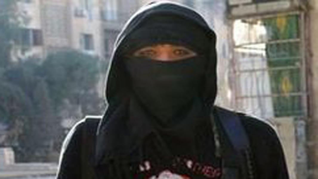 قتل ۷۱ شهروند در پرونده عروس خطرناک تروریست‌ها/ تحت تعقیب‌ترین زن دنیا را بشناسید + تصاویر