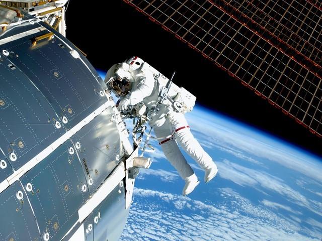 پارچه هوشمند غبار فضایی ایستگاه بین‌المللی فضایی را جمع می‌کند