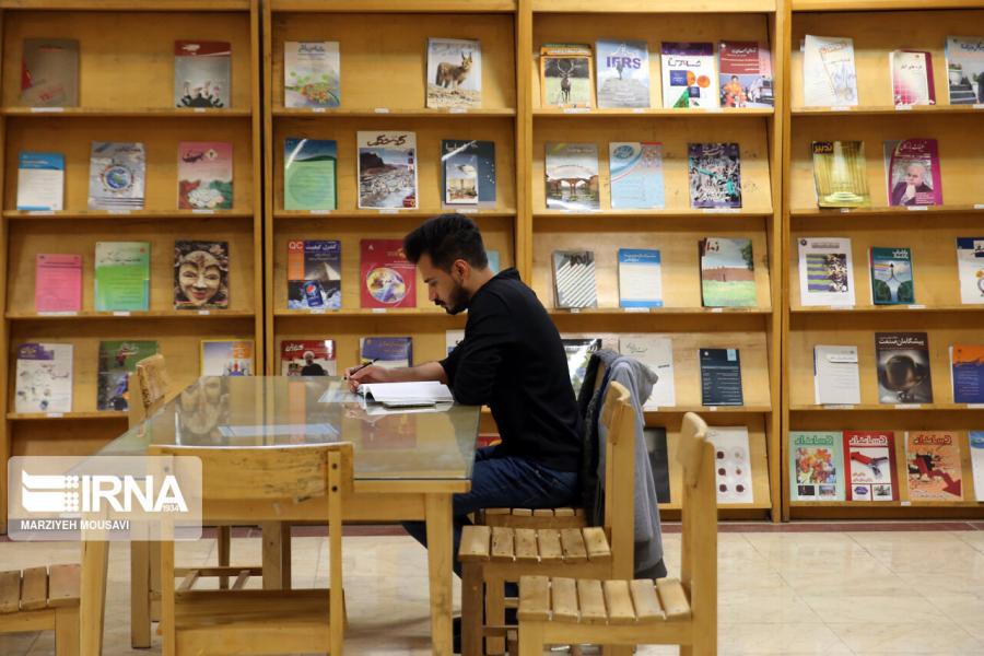 تاکید بر مدرن شدن کتابخانه‌های عمومی و تاثیر رسانه‌ها بر هویت کتاب