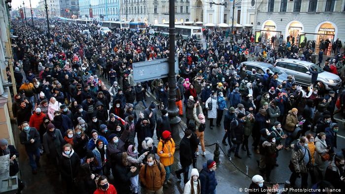 در تجمع‌ها برای آزادی ناوالنی بیش از ۲۰۰۰ نفر در روسیه دستگیر شدند