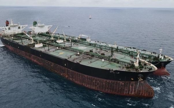 ۲ نفتکش در آب‌های اندونزی توقیف شدند/ یکی از نفتکش‌ها ایرانی است