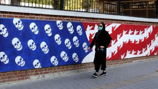 شهروند ایرانی آمریکایی 'هنگام خروج از کشور بازداشت شد'