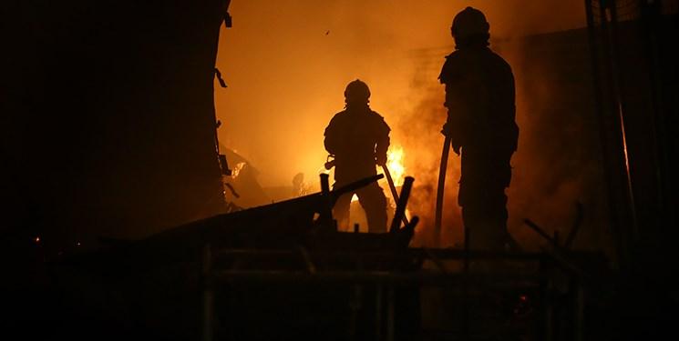 مهار آتش سوزی مهیب فروشگاه پوشاک در مشهد