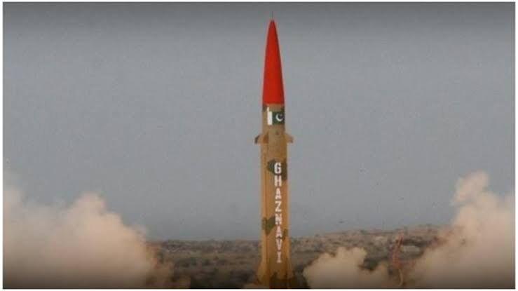 پاکستان موشک بالستیک با قابلیت حمل کلاهک هسته‌ای آزمایش کرد
