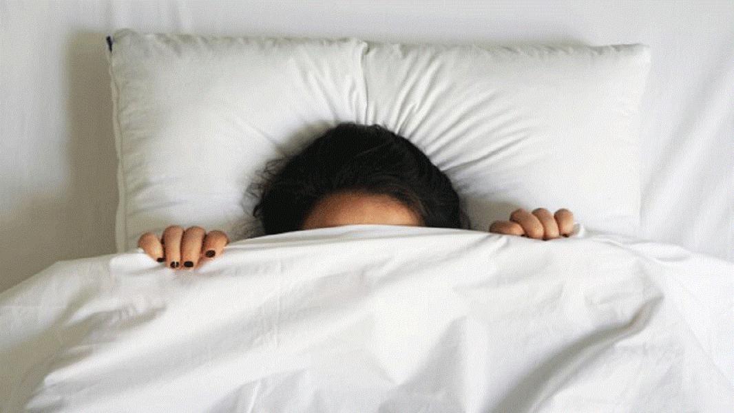 ۶ عارضه جسمی و روانی خواب زیاد در شبانه روز