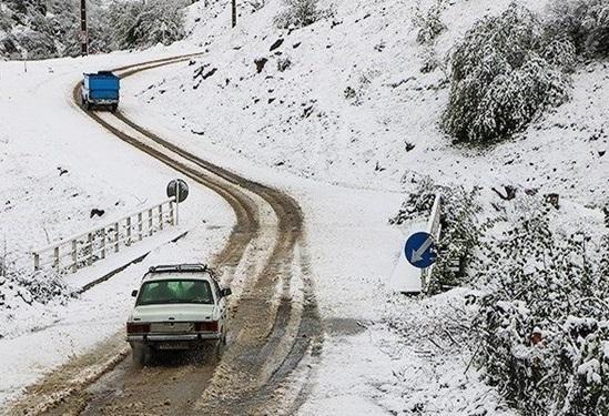 پلیس راهور ناجا| محورهای ۱۶ استان زیر بارش برف و باران است