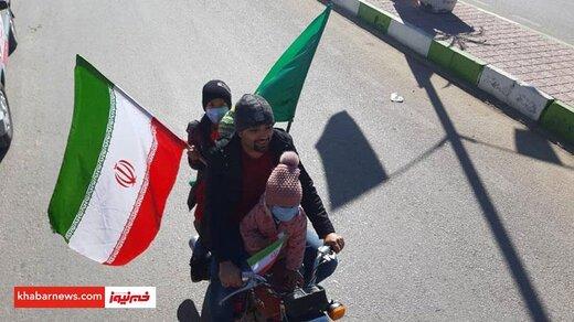 عکسی جالب از راهپیمایی نمادین موتورسواران 22 بهمن