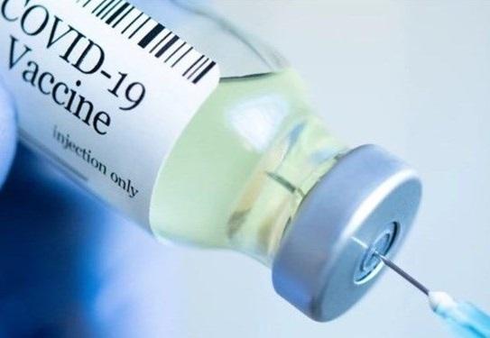 واکسیناسیون ویروس کووید۱۹ در سراسر کشور آغاز شد/ فرزند وزیر بهداشت اولین دریافت کننده واکسن