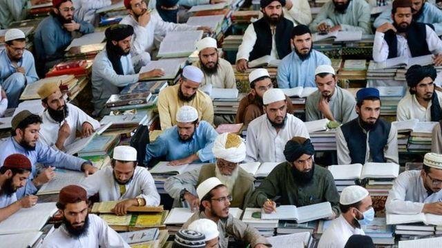 جنجال در پاکستان بر سر نظارت بر مدارس مذهبی