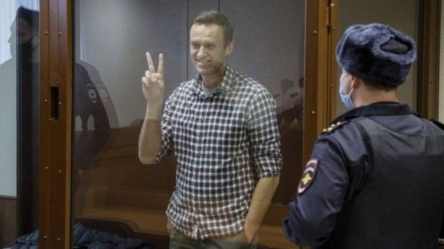 الکسی ناوالنی، منتقد سرشناس پوتین؛ دادگاه حکم زندان را تایید کرد
