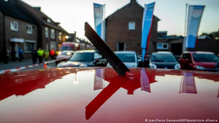 سقوط قطعات هواپیمای مسافربری بوئینگ در منطقه‌ای مسکونی در هلند