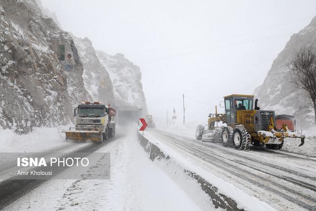 بارش برف در ۱۴ محورهای مواصلاتی استان اصفهان