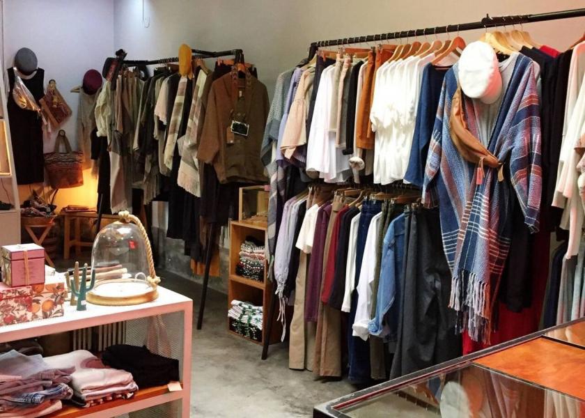 فروشندگان پوشاک در مشهد خرید نوروزی خود را کاهش دادند