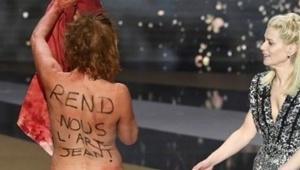 بازیگر فرانسوی در مراسم جوایز سزار به نشانه اعتراض برهنه شد - Gooya News