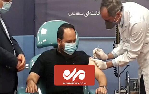 تزریق واکسن ایرانی «فخرا» به فرزند شهید فخری زاده