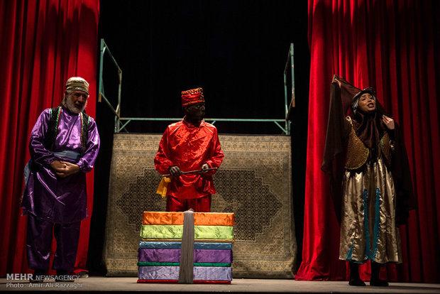 رد شائبه نژادپرستانه بودن حاجی فیروز/ علم برتر از سیاست‌ورزی است