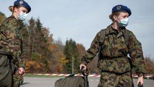 سوئیس اجازه می‌دهد تا نیروهای زن ارتش لباس زیر زنانه بپوشند - Gooya News