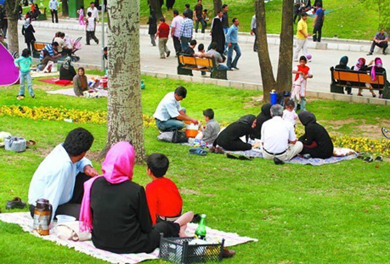 شهروندان قمی فاصله اجتماعی را در پارک‌ها و فضای سبز رعایت کنند