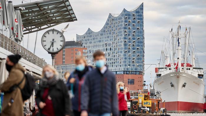 دو سوم شهروندان آلمان خواهان تشدید محدودیت‌های کرونایی هستند