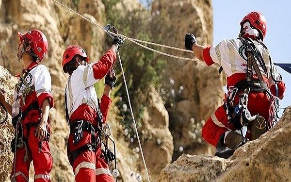 نجات ۲ کوهنورد گرفتار شده در ارتفاعات اشترانکوه