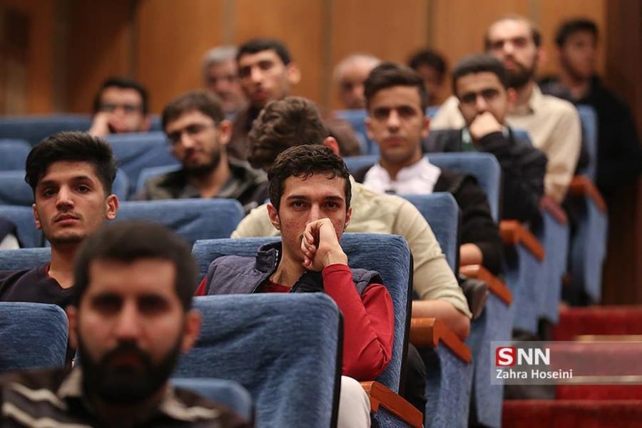 دانشجویان اصفهانی در نشست «نقش انقلاب اسلامی در معادلات سیاسی جهان» شرکت می‌کنند