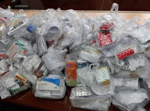 جهادگران دانشگاه علوم پزشکی کرمانشاه اقدام به تهیه و توزیع ۱۲۰ نسخه دارو بین بیماران نیازمند کردند